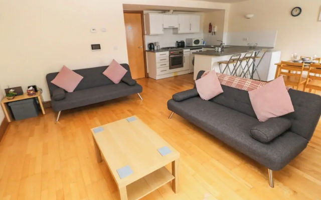15 Sovereign House