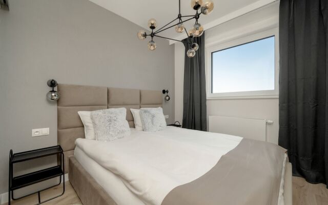 Bright & Peaceful Apartment by Renters