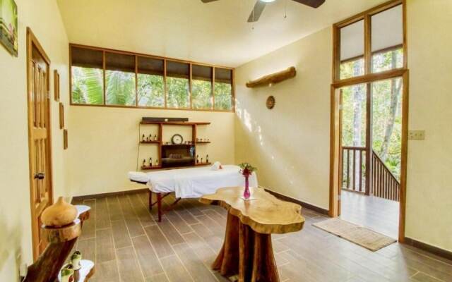 Mariposa Jungle Lodge