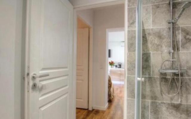 Appartement tranquille en bas de villa