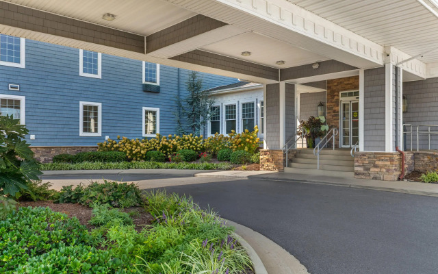 Comfort Suites Chincoteague Island Bayfront Resort