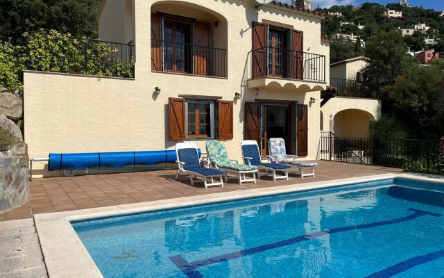 Beautiful holiday home in Calonge with private pool