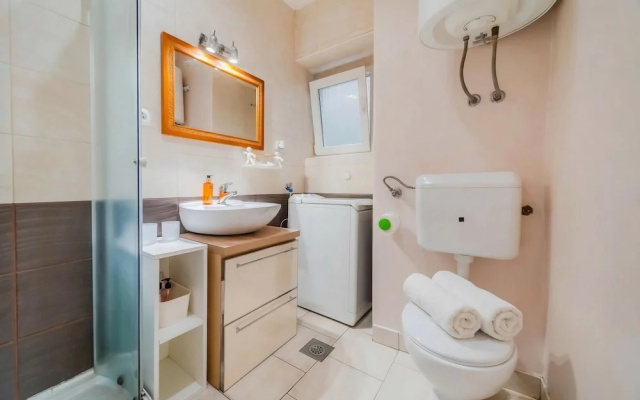 Charming Downtown Studio