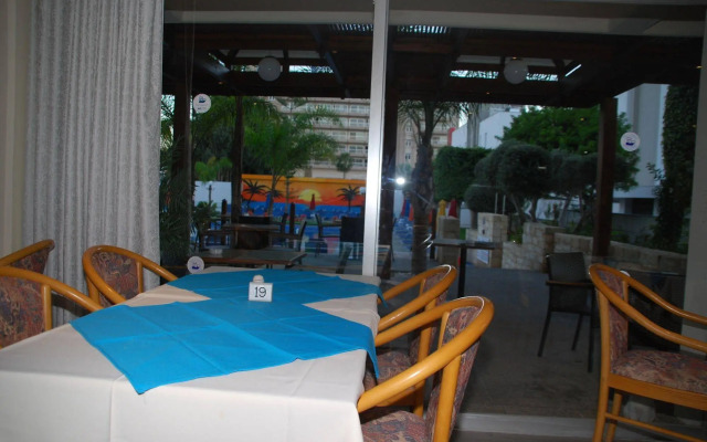 The Caravel Hotel