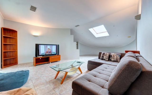 Luxury 3-bedroom apartment Gonchara