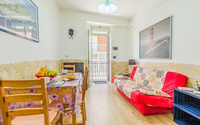 Scenic Holiday Home in Acicastello near Acitrezza Sea