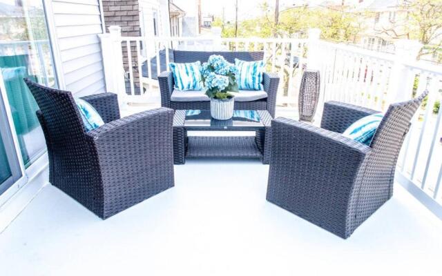 2 Blocks from Beach-Sleeps 16