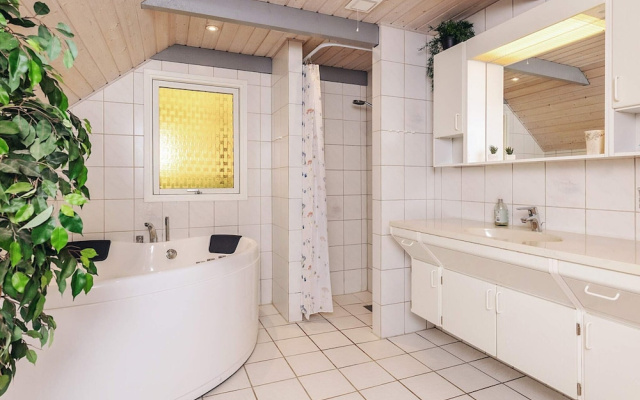 8 Person Holiday Home in Spottrup-by Traum