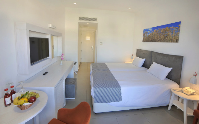 Nissiana Hotel