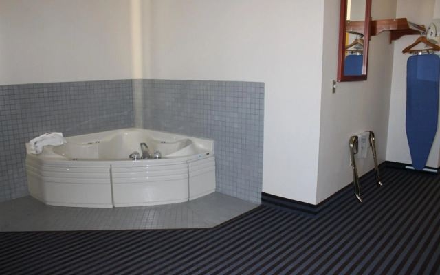 Reston Inn & Suites