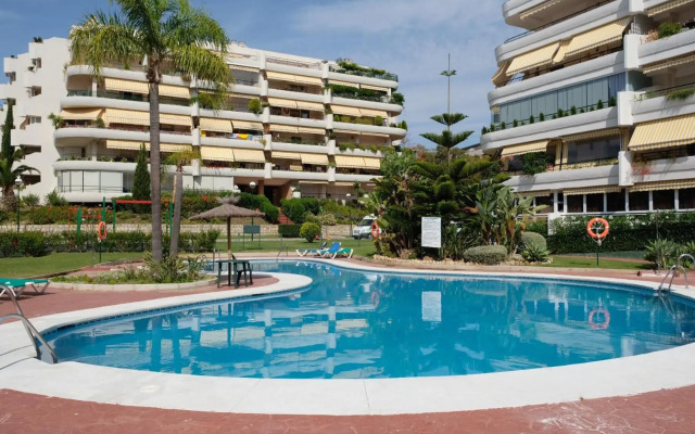 luxury modern apartment with terrace, pool and garage!