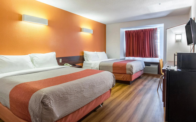 Motel 6 Streetsboro, OH