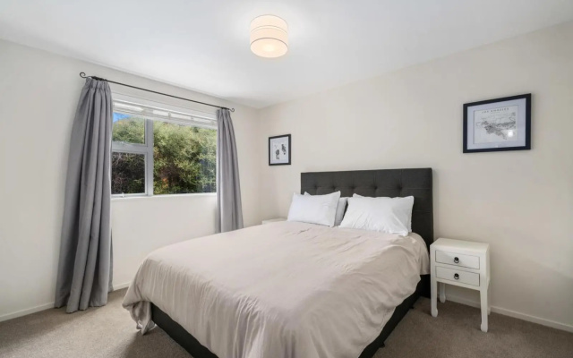 Urban Oasis - Wanaka Holiday Home – Guest Rooms – Wanaka