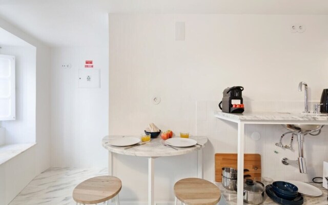 Beautiful 1-Bedroom Apt in Lisbon - NO TV -