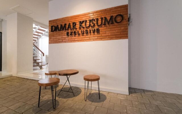 Super OYO Collection O 90023 Damar Kusumo Guest House