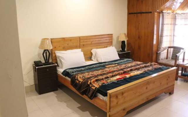 PinePark Lake Luxury Resort Naran