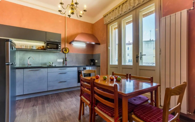 Spacious & Smart Center Apartment