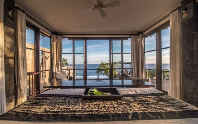 Absolute Cliff Front Pandawa Beach Villa