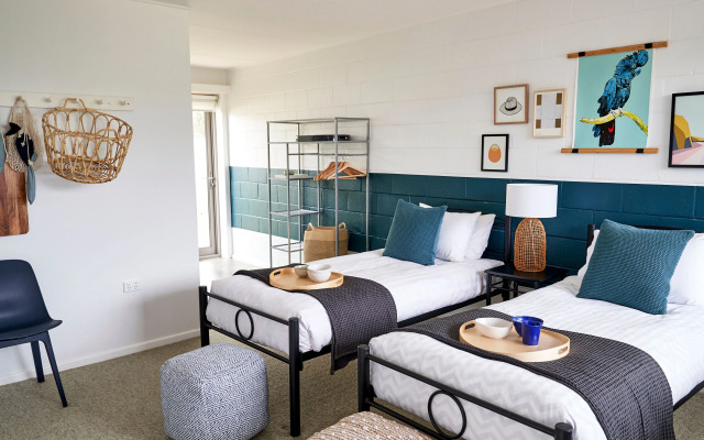 Peterborough House & Motel