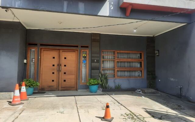 Hotel O Regol Srimahi Residence