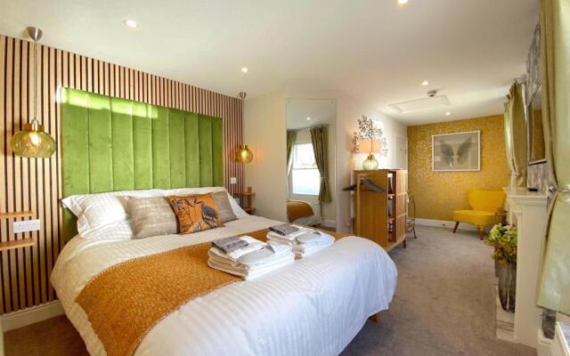Hambrook House Canterbury - NEW luxury guest house with spa tub