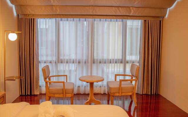 siri grand bangkok hotel