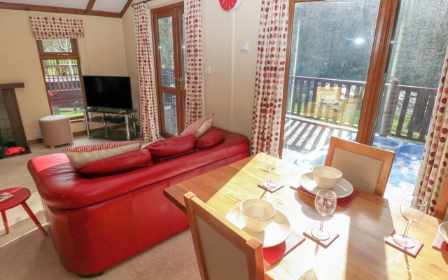 3 Riverside Lodge