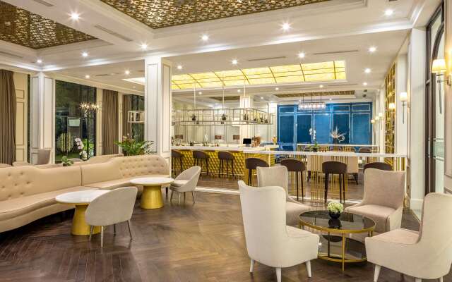 Melia Vinpearl Cam Ranh Beach Resort