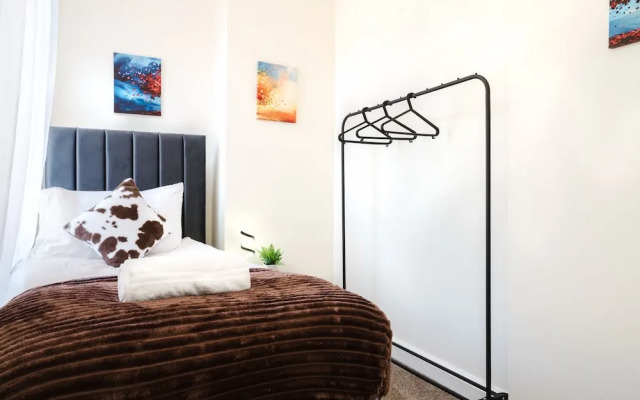 Cosy 4-bed - Sleeps 7, Garden & Pet-friendly