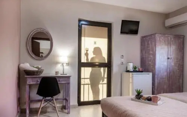 Jo Marinis Rooms