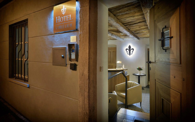 Hotel At the White Lily