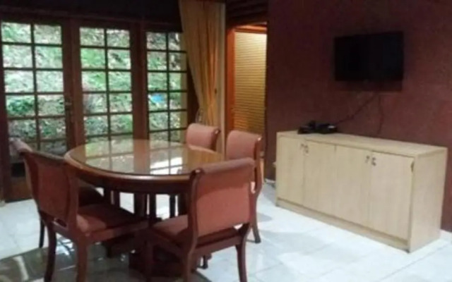 RedDoorz Resort @ Cimahpar Bogor