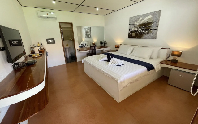 Parrot Resort Moalboal