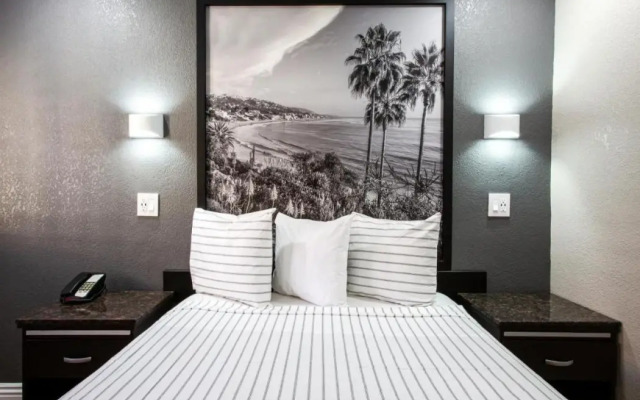 Elev8 Hotel Los Angeles LAX