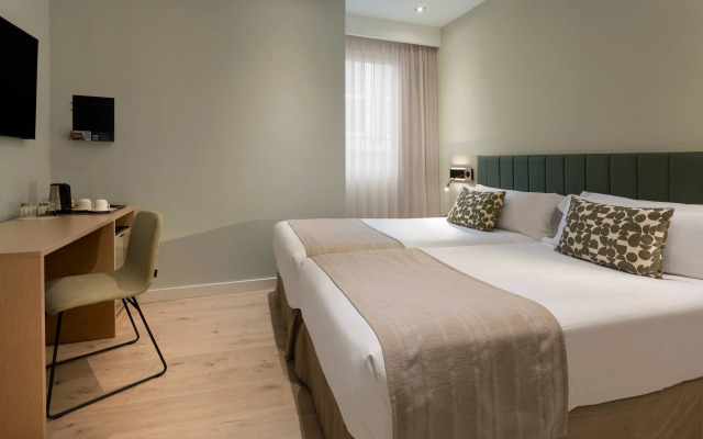 Catalonia Giralda Hotel