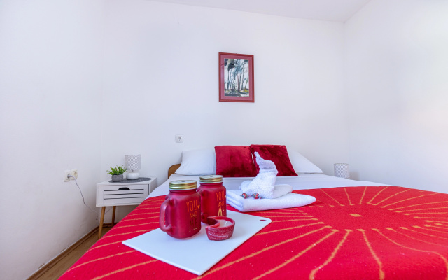 Beach Apartment Alenka Red