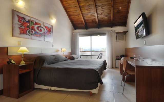Pinares del Cerro Resort & Suites