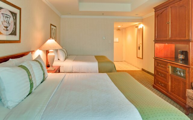 Holiday Inn Hotel & Suites Oakville @ Bronte by IHG
