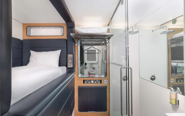 YOTELAIR London Gatwick