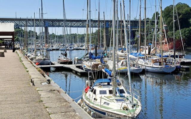 Comfortable Holiday Home With Partial sea Views, Douarnenez-treboul