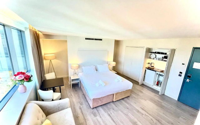 Axiom Park Hotel