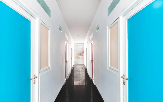 Super OYO 2223 J&b Room Utan Kayu