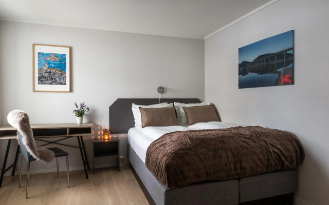 Enter Viking Hotel