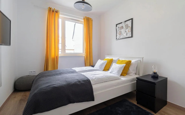 WestSide Garden Apartments by Urbanrent