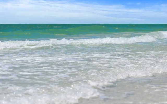 Siesta Bayside Pretty Fountain View