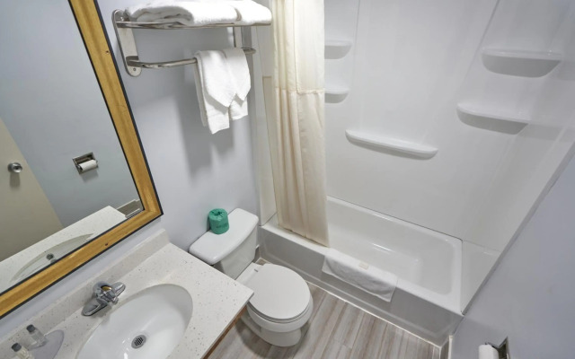 Riverview Inn & Suites