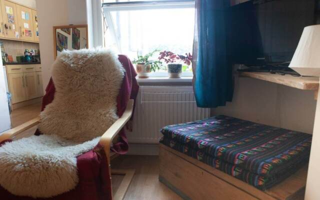 1 Bedroom Apartment With Beautiful Garden
