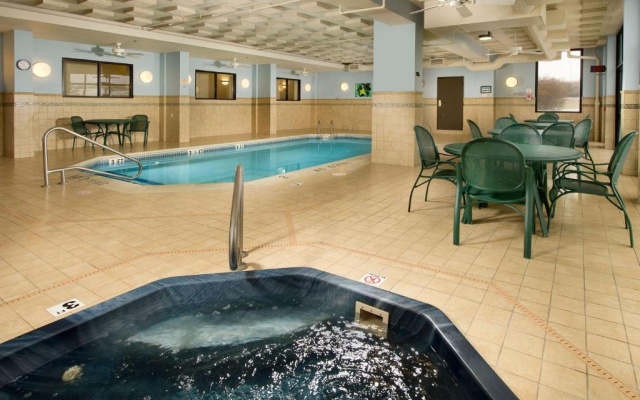 Drury Inn & Suites St. Louis St. Peters