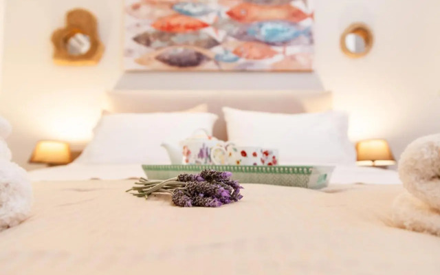 Sweet Suite Flora in Vouliagmeni