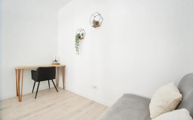 Monochrome Style Central Apartment